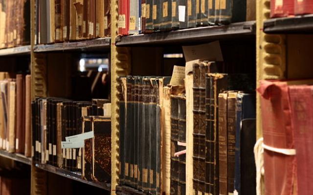 Bookstacks in Sterling Memorial Library at Yale University. Credit: Wikimedia Commons