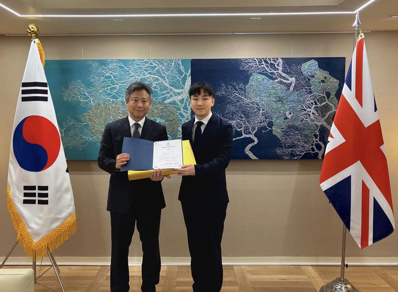 DPhil student Alfred Lo wins highest award from the Korean Embassy in the UK in Korea–UK Development Essay Competition